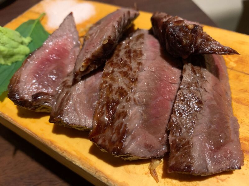 【黒毛和牛A5ステーキ】中野で味わう、極上のとろける一皿