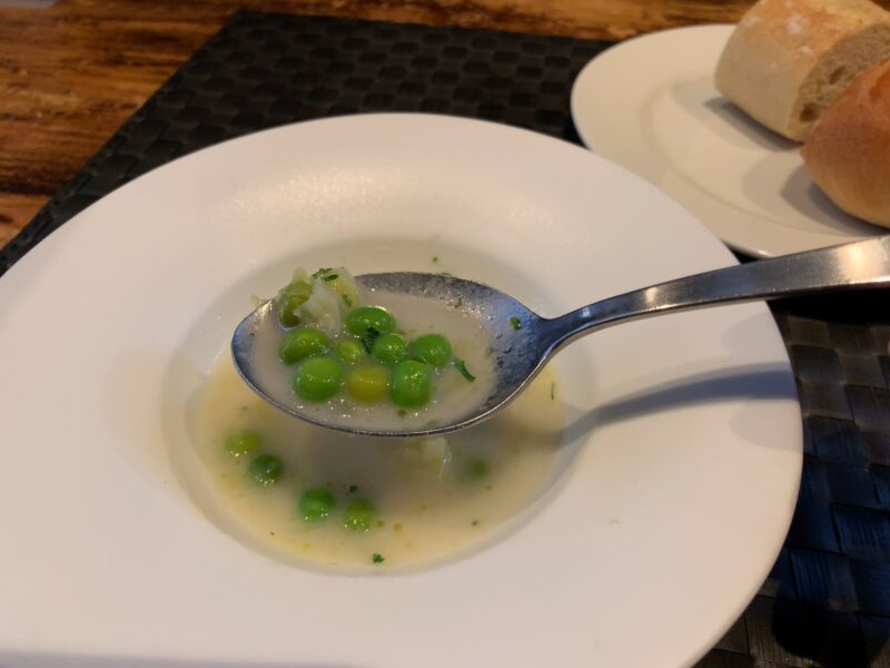 中野「フラ屋」春キャベツとグリーンピースのスープ