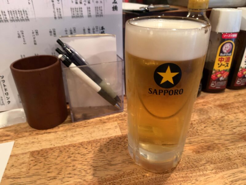 中野「秋元屋」ビールと注文用メモ用紙