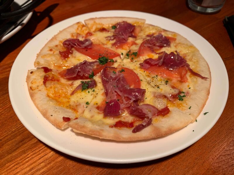 中野「garret」パルマ産生ハムのピザ