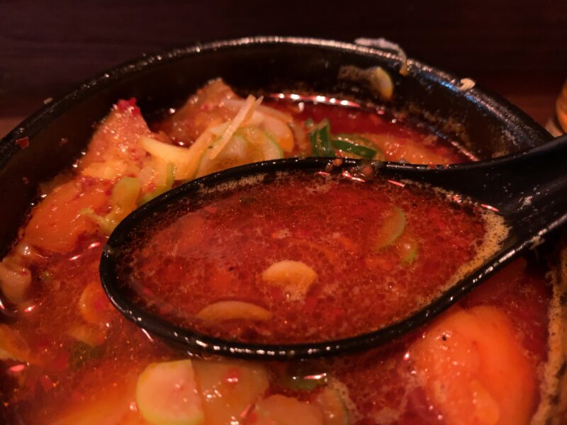 中野「豊海屋」真っ赤なスープ