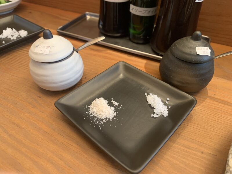 高田馬場「とんかつ ひなた」2種類の塩