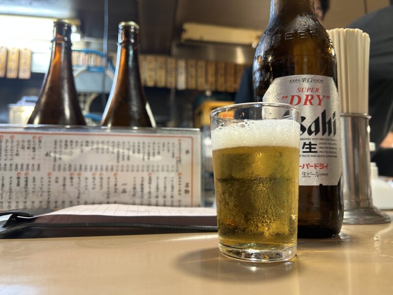 新宿「もつ焼きウッチャン」瓶ビール