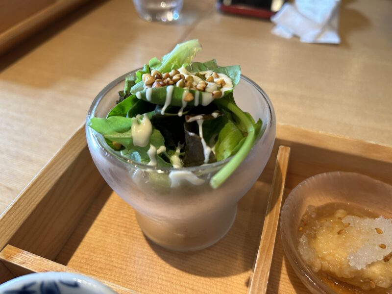 新百合ヶ丘「いいづか」蕎麦の実のサラダ