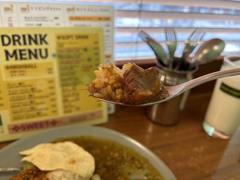 新宿「FISH」ポークカレーの塊肉