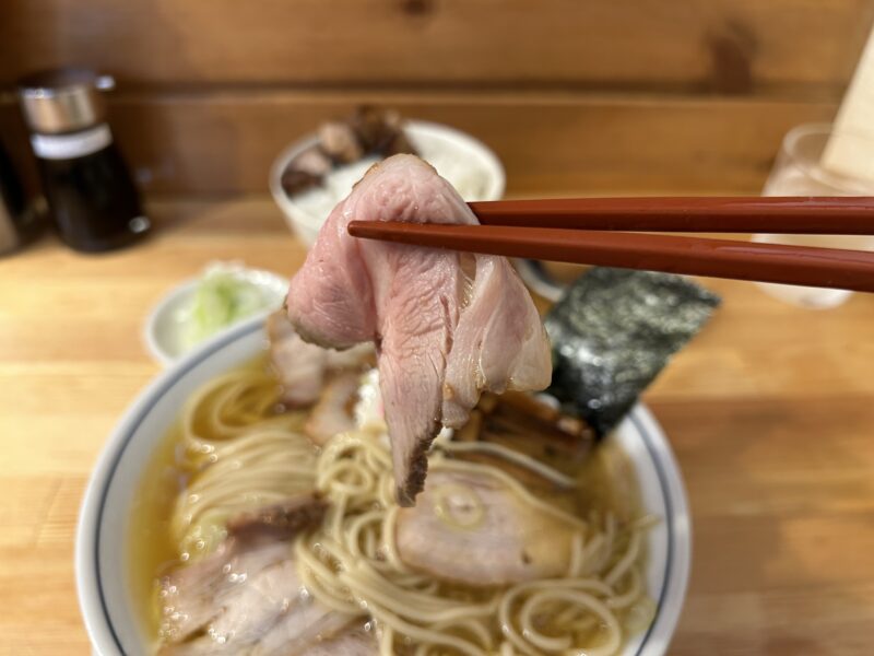 荻窪「there is ramen」口に入れると脂が体温でゆるみ舌の上でほどける“チャーシュー”