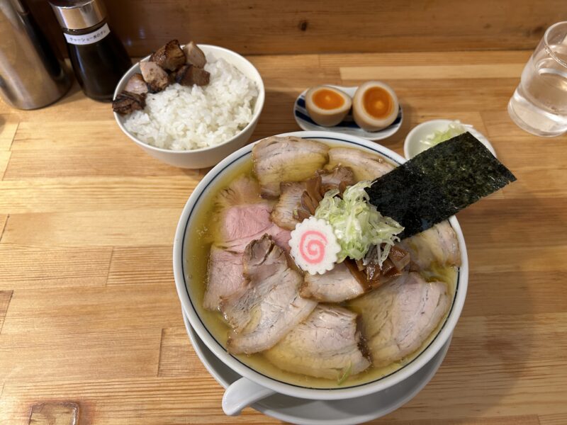 荻窪「there is ramen」塩と出汁のバランスは終盤まで保たれている“淡麗醤油ラーメン”