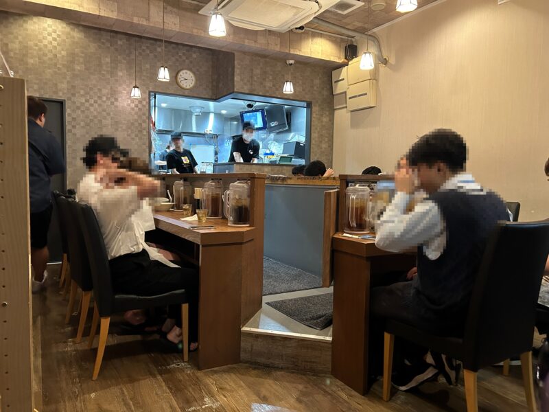 練馬「濃菜麺 井の庄」店内風景