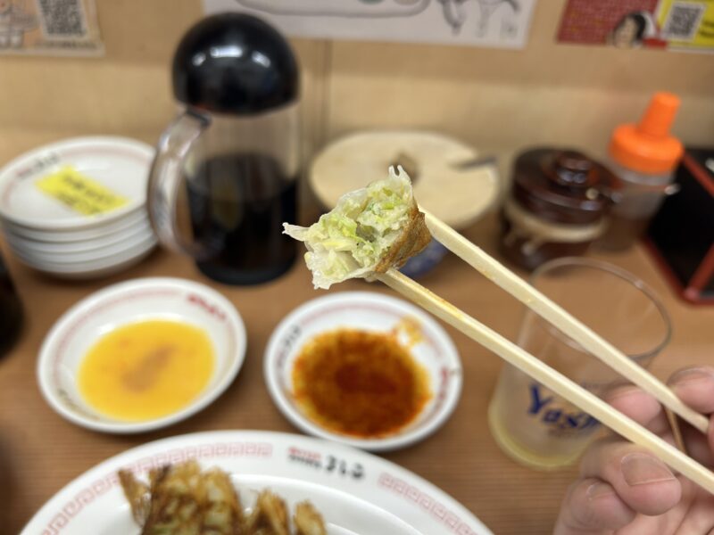 五反田「大阪餃子専門店よしこ」焼き餃子（断面）