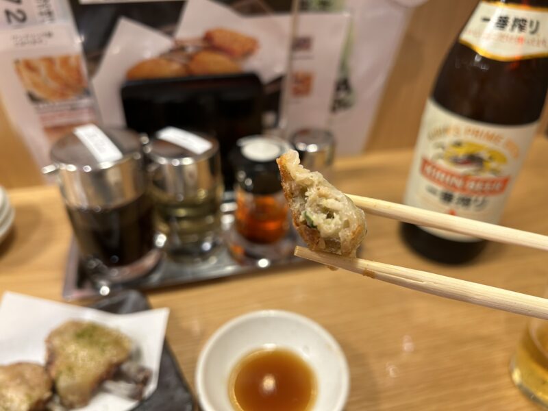 新宿「歩兵」焼き餃子（断面）