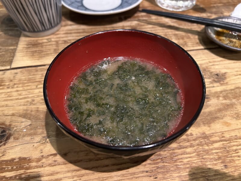 明大前「魚酎」〆あおさの味噌汁