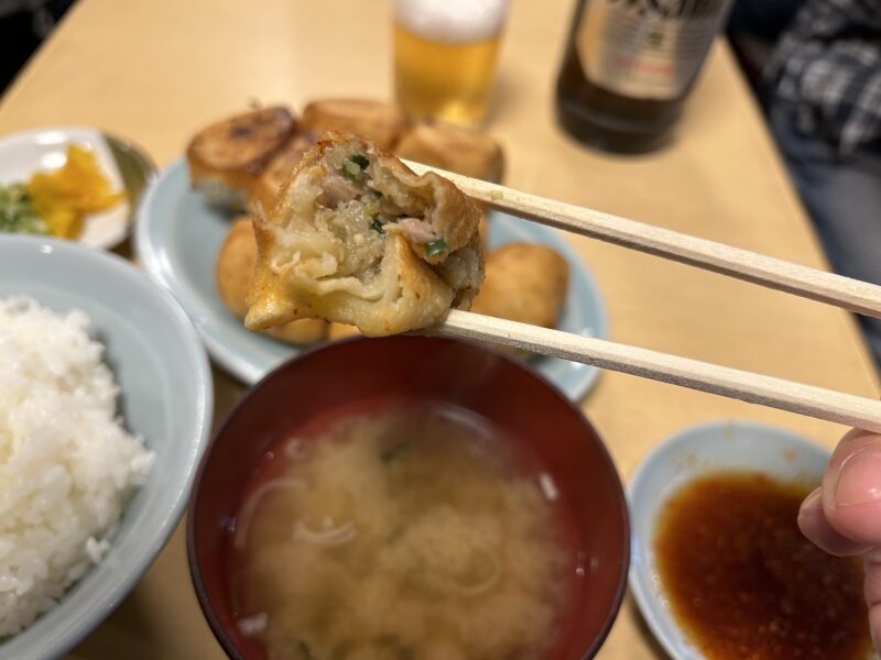 巣鴨「ファイト餃子」焼き餃子（断面）