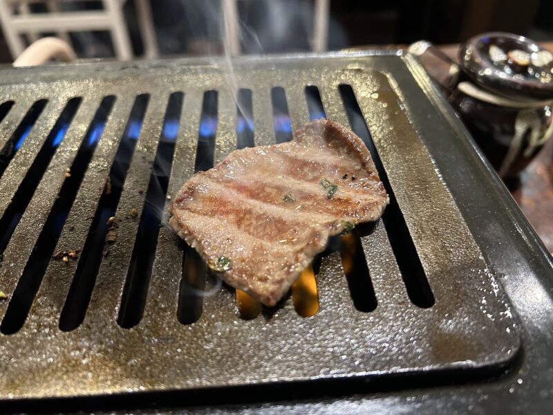 梅が丘「焼肉ラッキー」肉汁溢れる上タン塩