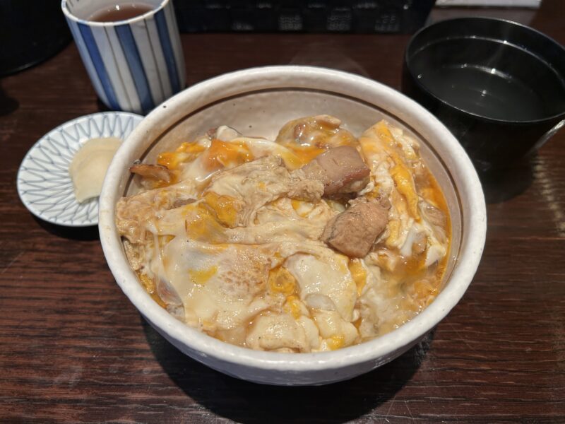 五反田「ぎたろう軍鶏 炭火焼鳥たかはし」親子丼（ランチ）