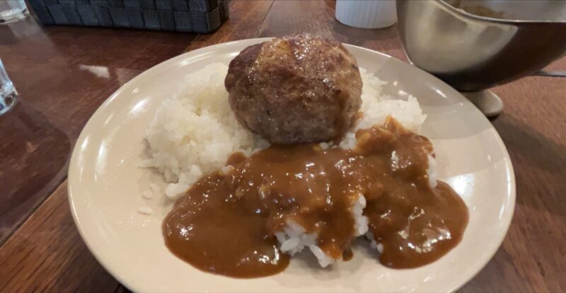 駒沢大学「ボテロ」ハンバーグステーキカレー