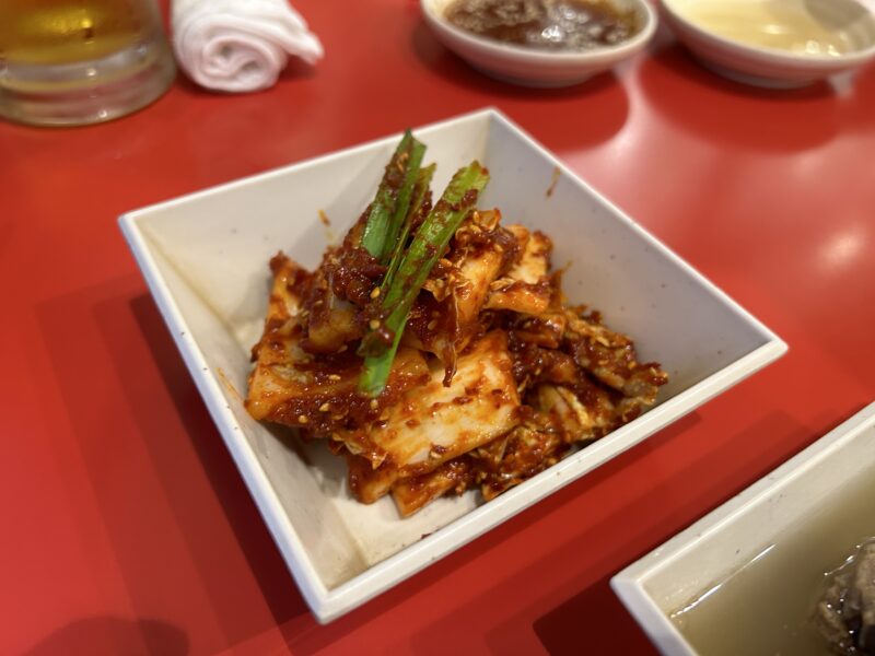 中目黒「焼肉 冷麺 てっちゃん」名物浅漬けキムチ