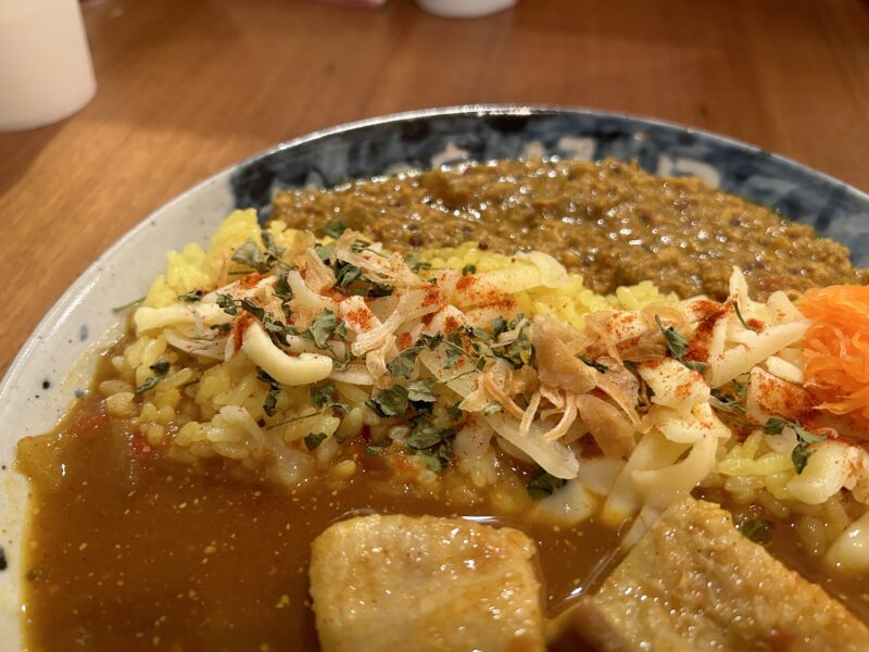 下北沢「カレーの店・八月」チーズトッピング