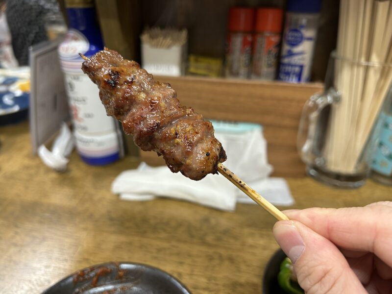 中野「もつ焼き たっちゃん」肉肉しさ満点のカシラ串