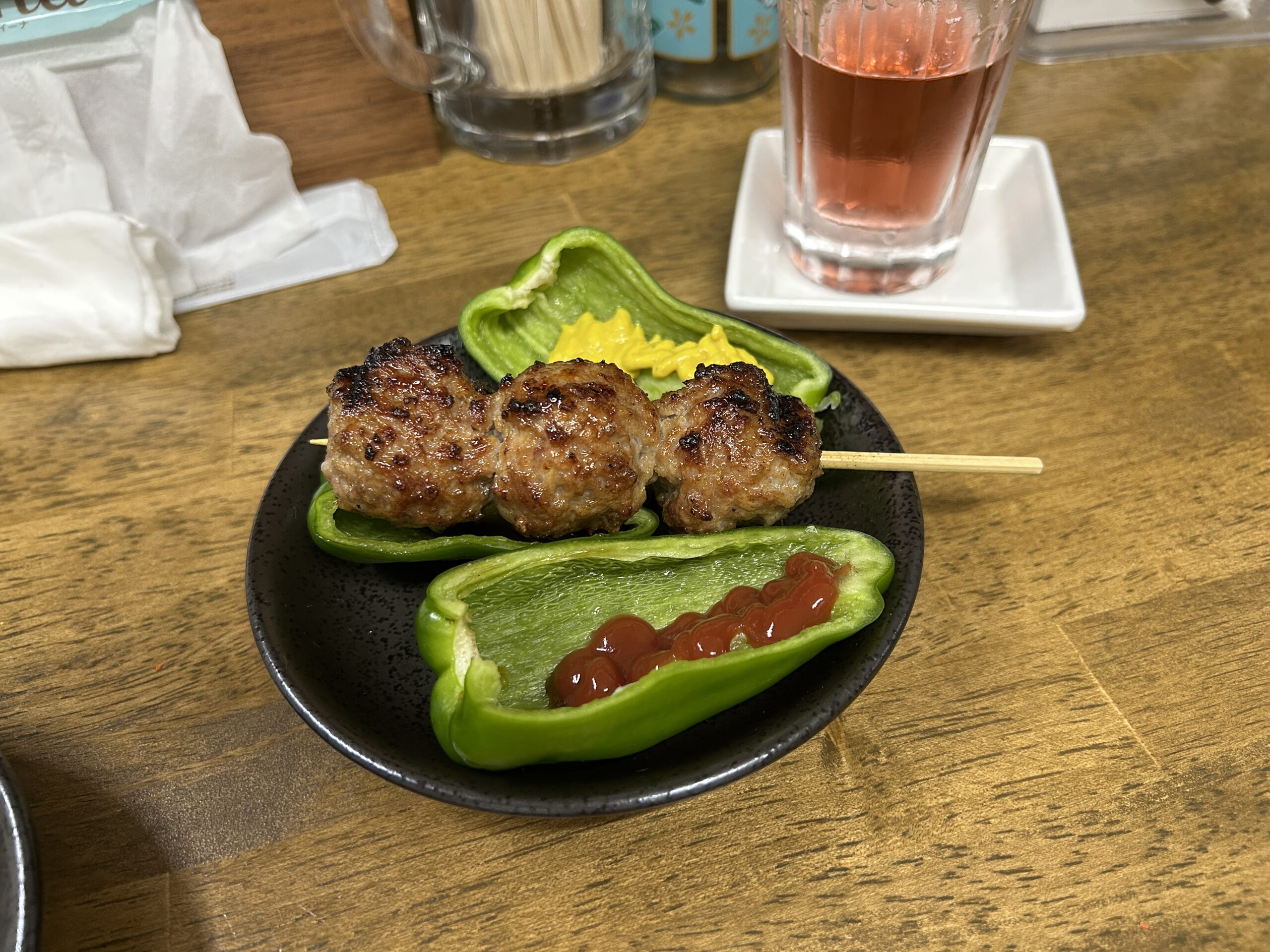 中野「もつ焼き たっちゃん」ケチャップ＆マスタード＆豚つくね串