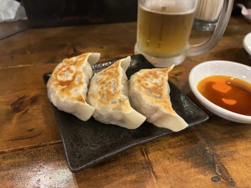グレイヴィ餃子の人気メニュー「肉汁焼餃子」。香ばしく焼き上げた皮とあふれる肉汁が特徴。