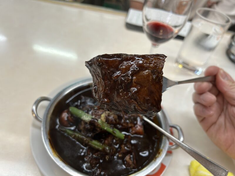 浅草「洋食ヨシカミ」大きな塊肉が特徴的なビーフシチュー