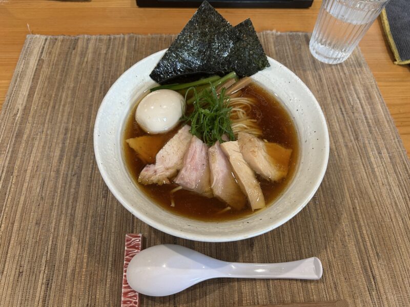 三鷹「さくら井」券売機の一番左上にあるおすすめメニュー【特製醤油らぁ麺】