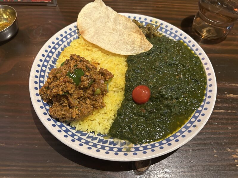 西荻窪「オーケストラ」濃厚×辛口の対比が絶妙の【あいがけカレー】