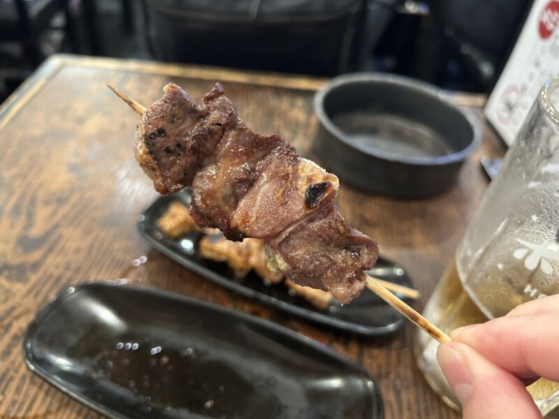 野毛「ゴールデンもつ」噛むアドレナリン【タン塩串】