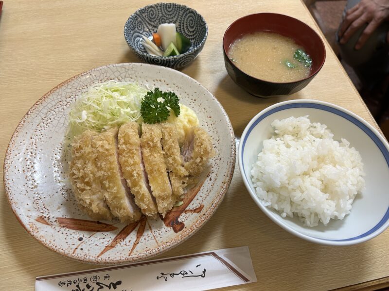御徒町「とん八亭」人気No.1「ロースかつ定食」