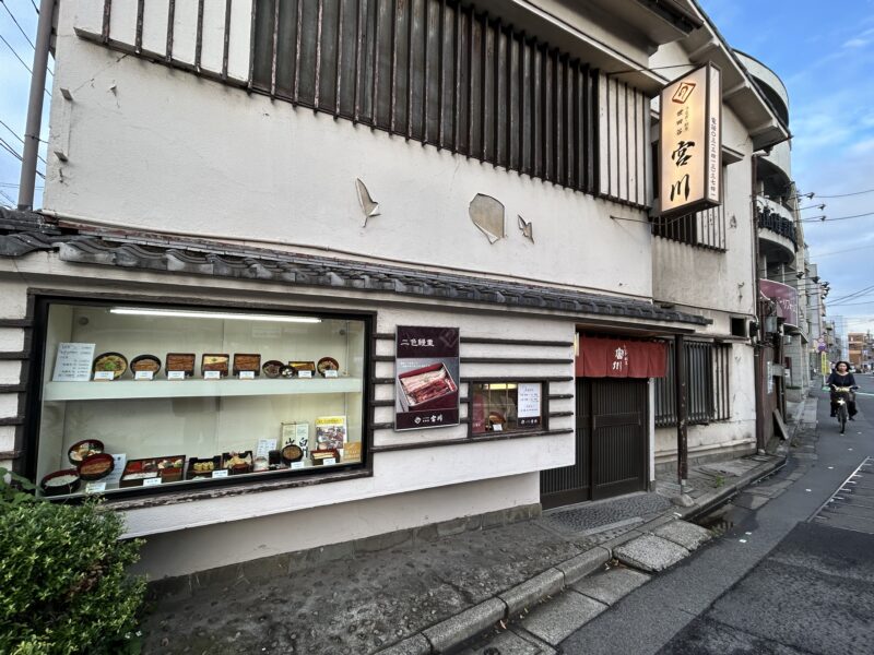 世田谷代田「宮川」焼き場から溢れる香りが食欲をそそる店舗外観