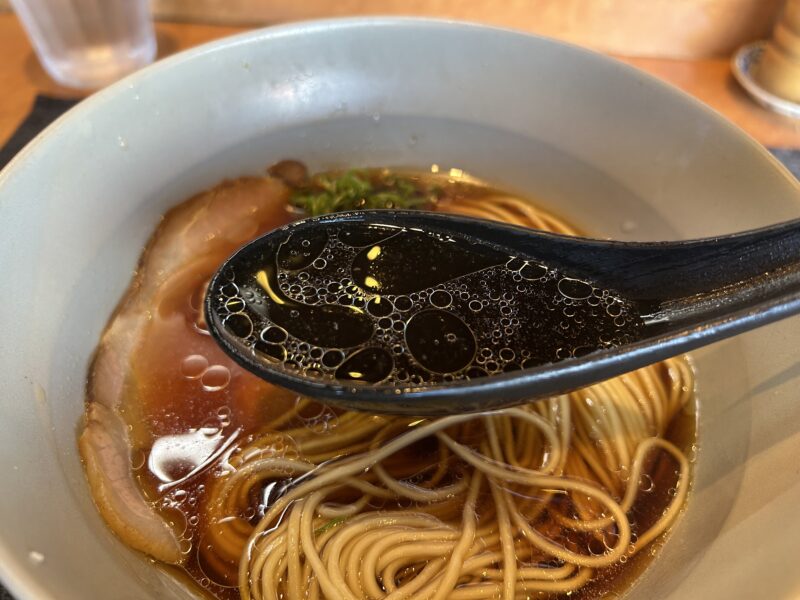 つつじが丘「柴崎亭」新ジャンル“香りたっぷり淡麗系”のスープ