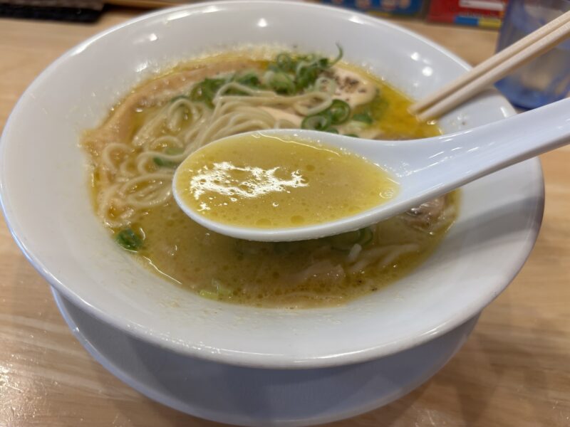 国分寺「鶏そばムタヒロ2号店」旨みだけを抽出したようなピュアな味わいの【スープ】