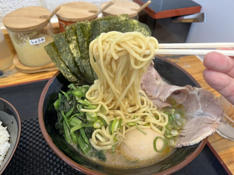 練馬「ラーメン見田家」程よい柔らかさとモチッと感が絶妙の麺