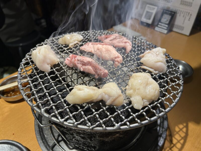 下北沢「ホルモン青木」大津波のように旨みが押し寄せてくる【牛ホルモン】