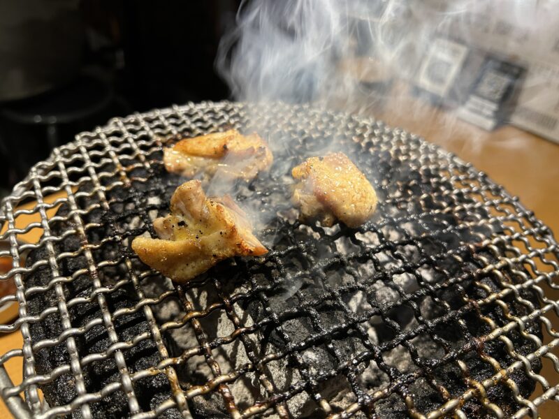 下北沢「ホルモン青木」二度焼きで楽しむ濃厚な旨みの【親鳥】