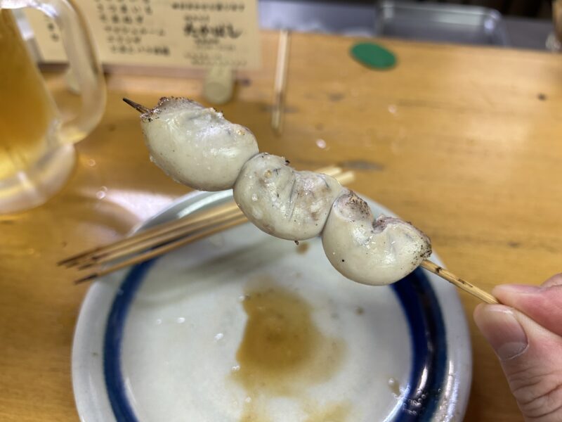 祖師ヶ谷大蔵「やきとり たかはし」パリパリの焼き目の間から溢れ出す肉汁が癖になる【コブクロ】