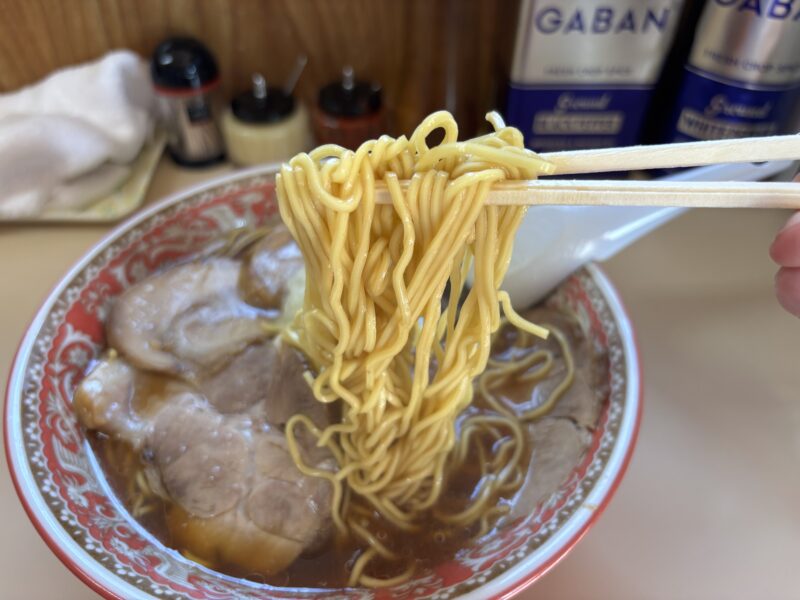 八王子「タンタン」柔めの中太麺がスープをたっぷり絡める【麺】