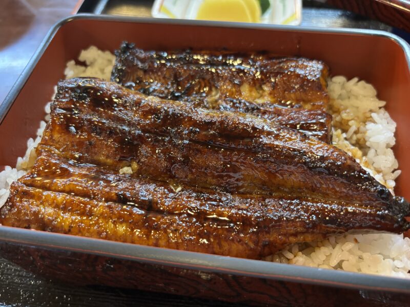 浜松「八百徳」身はふんわり皮目はカリカリ