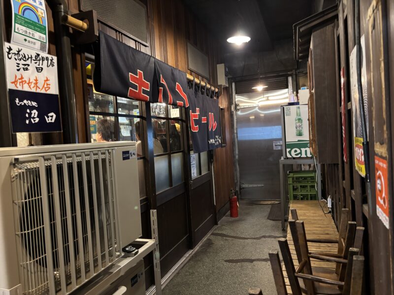 新宿「もつやき処 沼田」旨い酒と肴に出会えると直感させる雰囲気が抜群