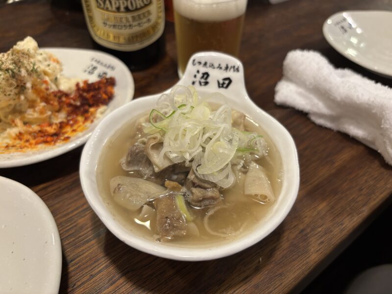 新宿「もつやき処 沼田」潔く“もつだけ”で勝負する【もつ煮込み】