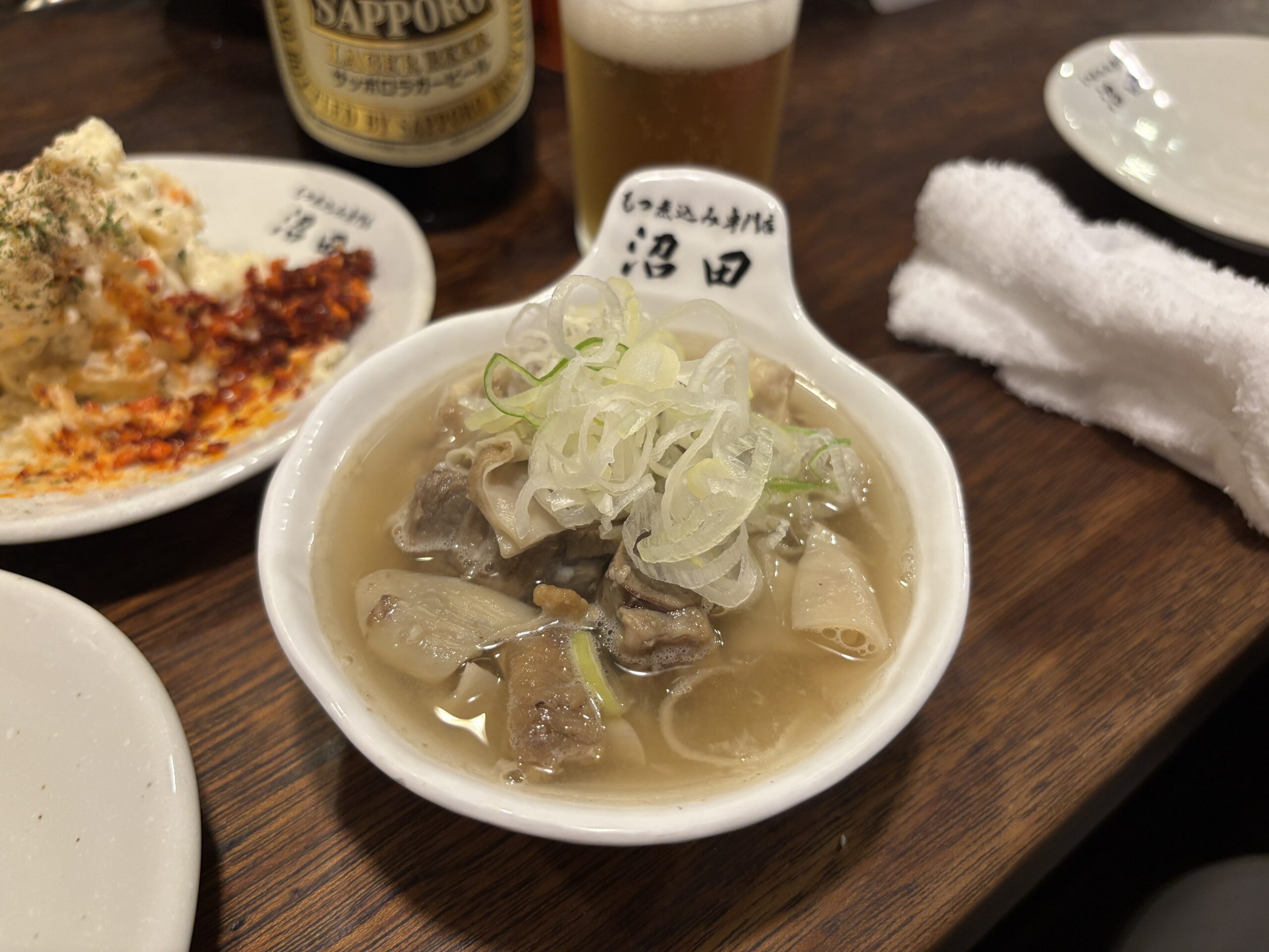 新宿「もつやき処 沼田」潔く“もつだけ”で勝負する【もつ煮込み】