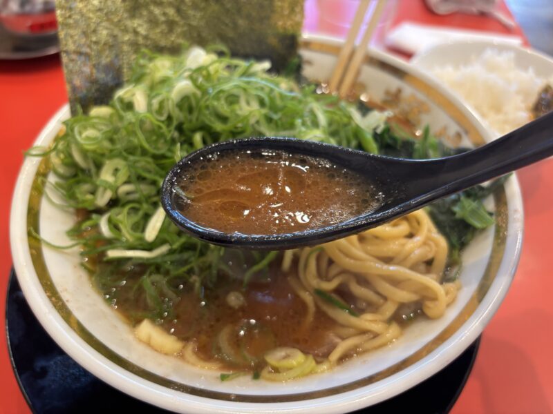 青物横丁「裏大輝家」骨の“髄感”が舌の奥まで染み渡る濃厚スープ