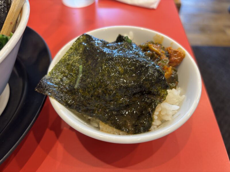 青物横丁「裏大輝家」スープに浸して作る“ライス巻”スタイル