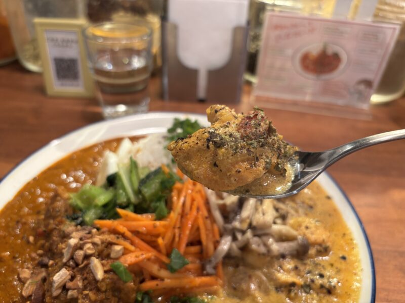 経堂「彼女のカレー」ココナッツのまろやかな甘みに包まれるカレー