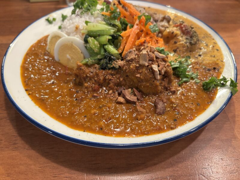 経堂「彼女のカレー」ザクザクとろとろ食感で語るカレー【手羽元のチキンカレー】