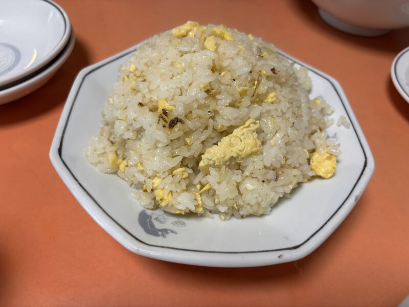 野方「十八番(おはこ)」香ばしさと軽さが絶妙な【玉子チャーハン】