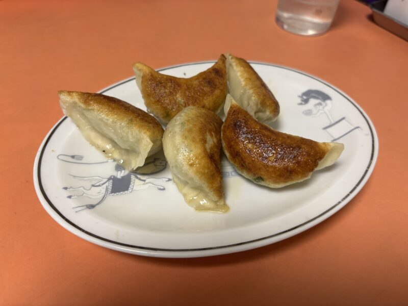 野方「十八番(おはこ)」焼き餃子の香ばしさと下町感が光る【餃子】