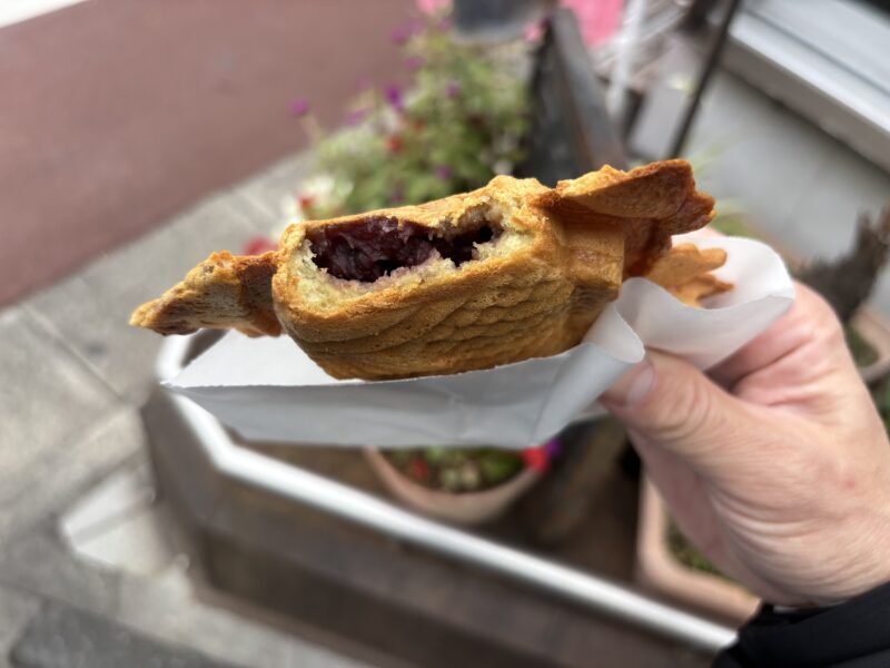 下高井戸「たい焼き たつみや」“サクッ”というより“パリッ”に近い響きを感じられる食感