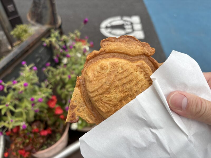 下高井戸「たい焼き たつみや」焼きたて熱々のたい焼きは美しい黄金色で食欲をそそる