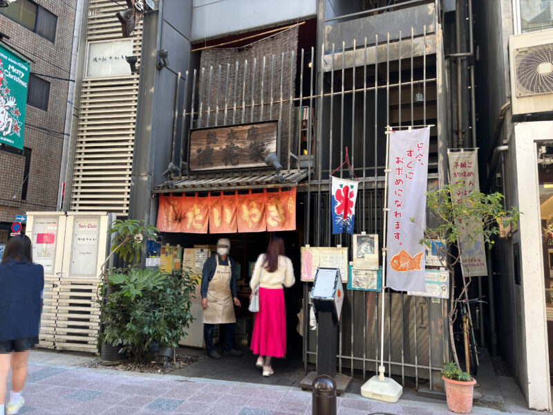 麻布十番「浪花家総本店」風情のある淡い茶色の暖簾